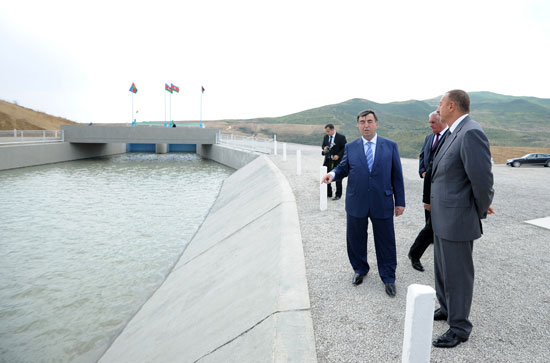 Prezident İlham Əliyev Şabran rayonunda 10,7 kilometrlik birinci mərhələsi istismara verilən Vəlvələçay-Taxtakörpü kanalı ilə tanış olmuşdur(FOTO)